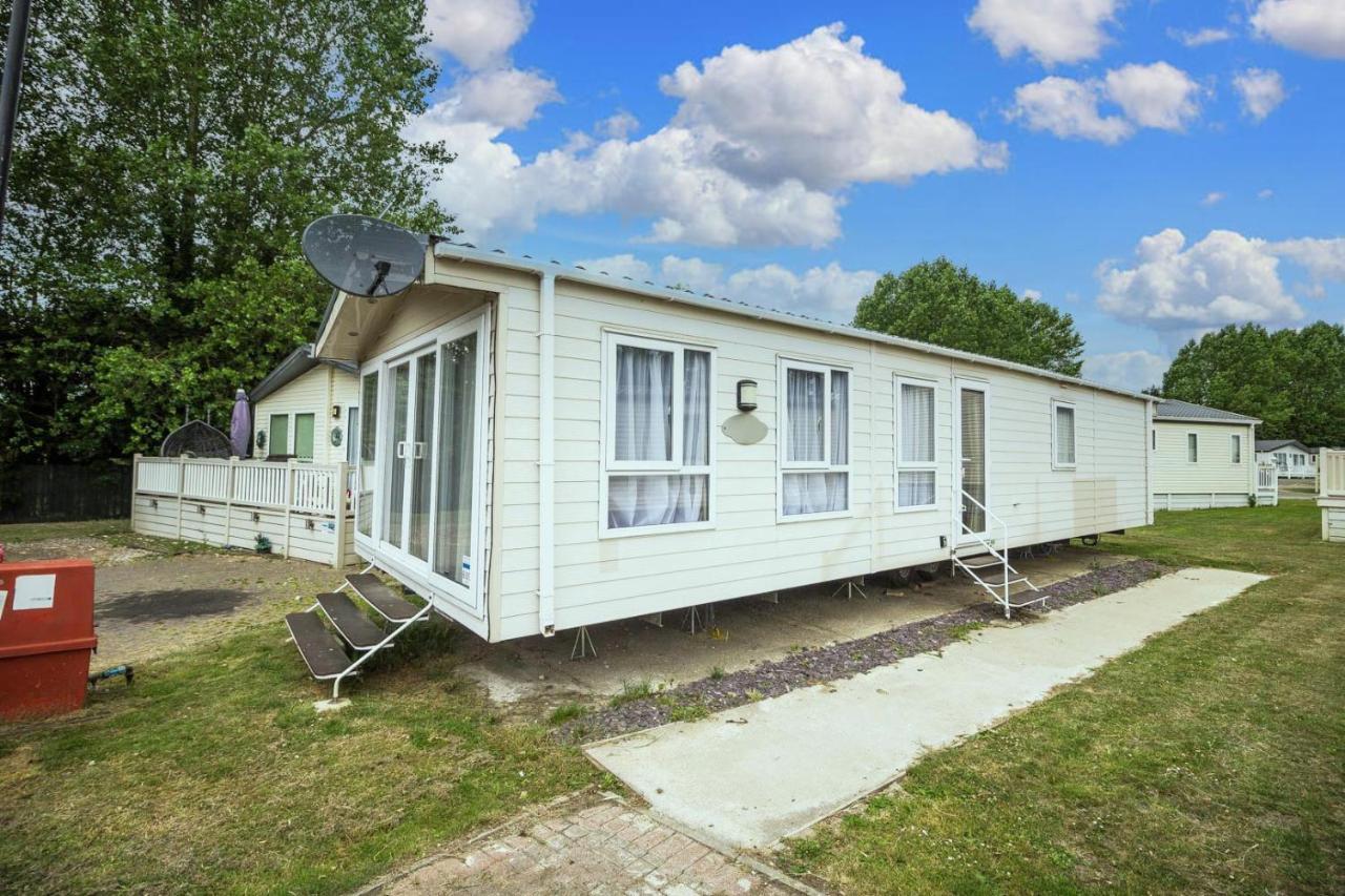 Modern 6 Berth Caravan At Highfield Grange In Essex Ref 26609P Clacton-on-Sea Exterior foto