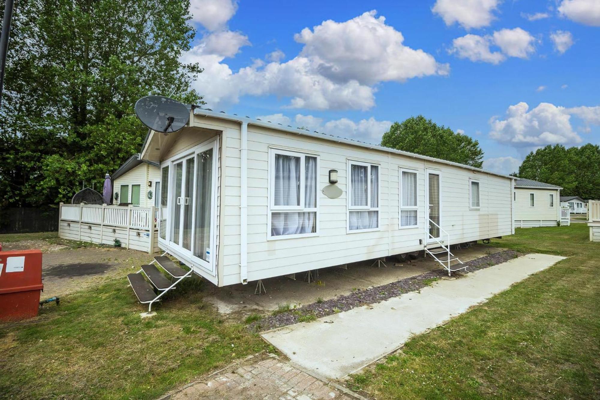 Modern 6 Berth Caravan At Highfield Grange In Essex Ref 26609P Clacton-on-Sea Exterior foto